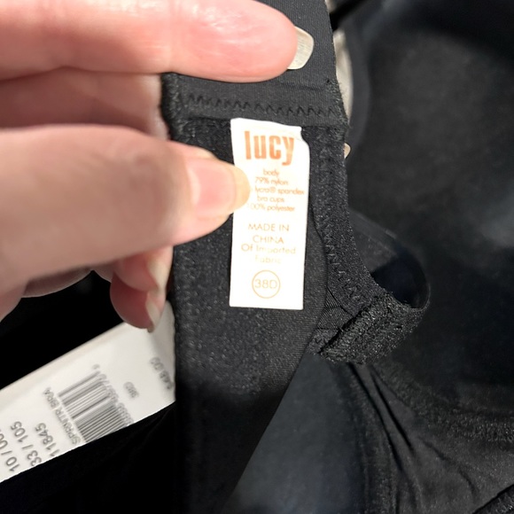 Lucy - Sportsbra 38 D. - Picture 3 of 4